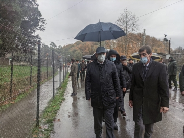 ПРЕЗИДЕНТ АСЛАН БЖАНИЯ  CОВЕРШАЕТ  РАБОЧУЮ ПОЕЗДКУ В ГАЛСКИЙ РАЙОН