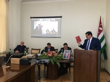 В СУХУМЕ ПРОХОДЯТ ВТОРЫЕ МЕЖДУНАРОДНЫЕ НАУЧНЫЕ ЧТЕНИЯ ПАМЯТИ ВИКТОРА ГАЦАКА