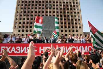 Аслан Бжания: 12 лет назад сбылась многовековая мечта нашего народа о строительстве независимого государства