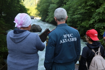 В БЗЫБСКОМ УЩЕЛЬЕ ПРОДОЛЖАЮТСЯ ПОИСКИ ДАРЬИ МАНАСОВОЙ